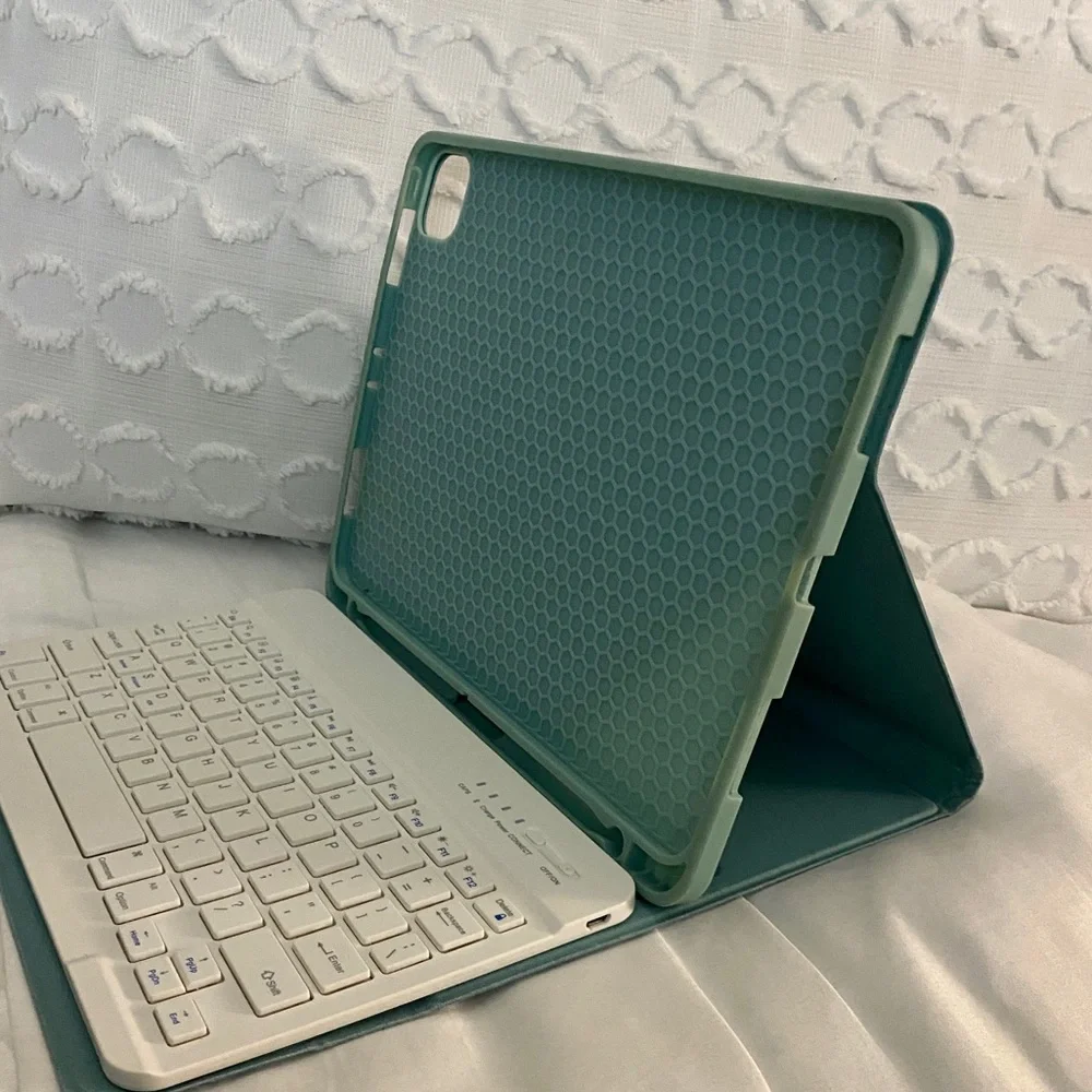 turquoise iPad cover with keyboard.